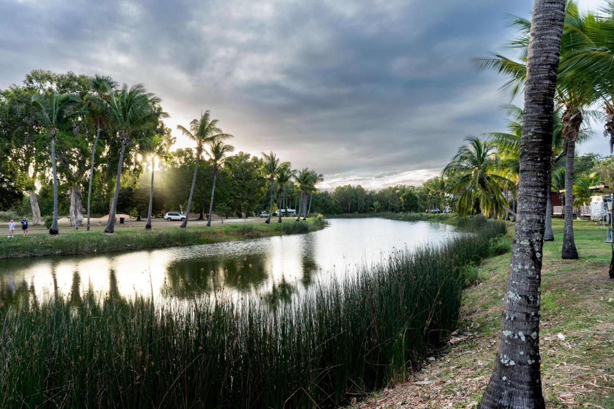 Tasman Holiday Parks - Rollingstone Exterior photo